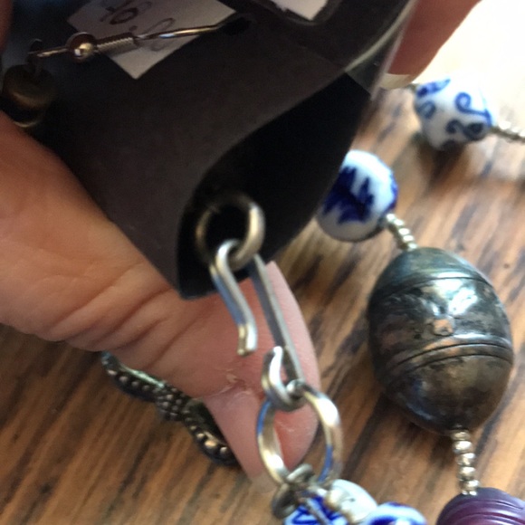 Gently worn THREE LADIES porcelain necklace with matching earrings - Picture 7 of 7